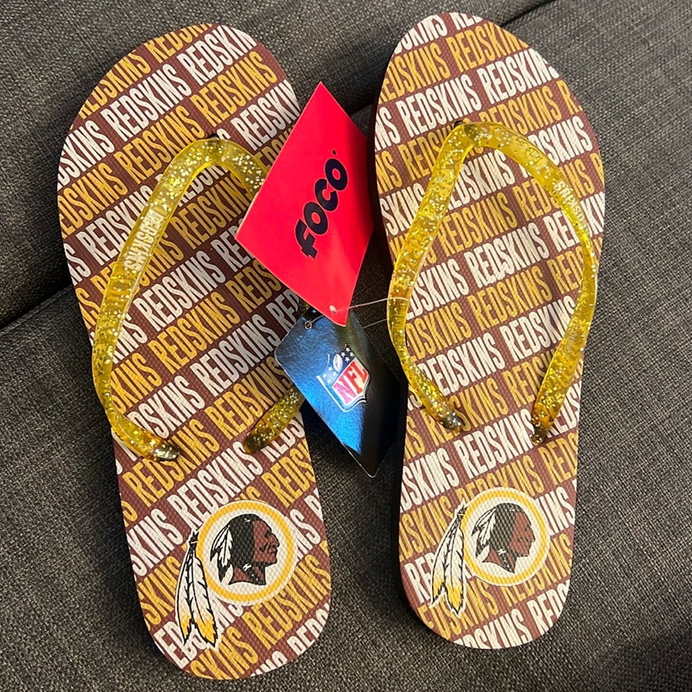 NWT Washington Redskins Flip Flops- size small